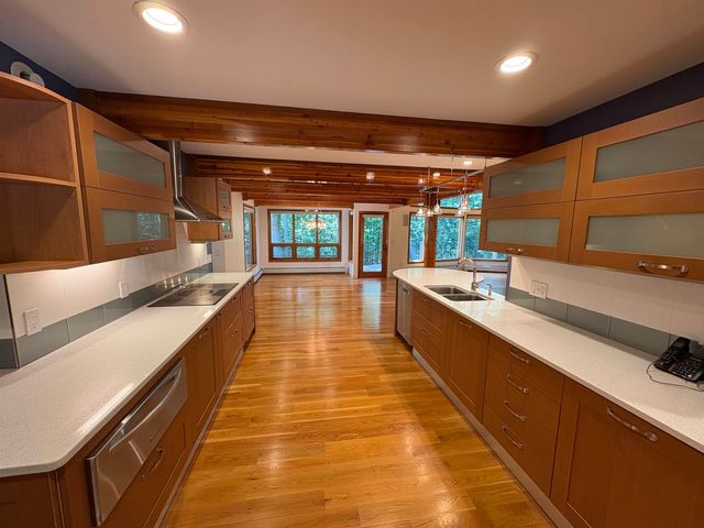 48 N Pepperell Road, Hollis, NH 03049