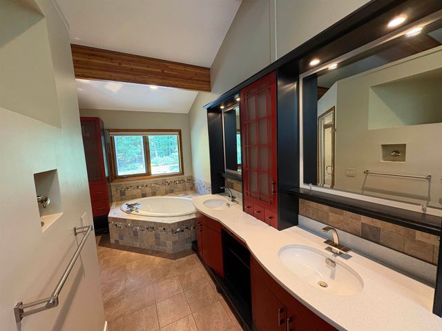 48 N Pepperell Road, Hollis, NH 03049