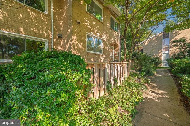 820 NEW MARK ESPLANADE, Rockville, MD 20850