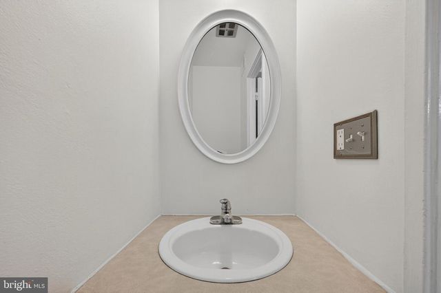 820 NEW MARK ESPLANADE, Rockville, MD 20850