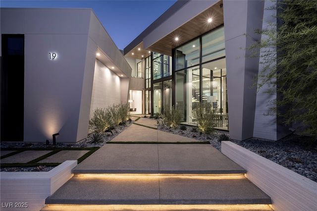 19 Boulderback Drive, Henderson, NV 89012