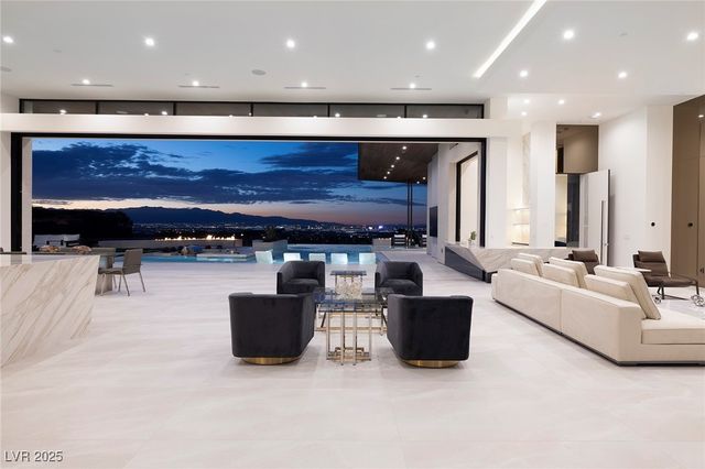 19 Boulderback Drive, Henderson, NV 89012