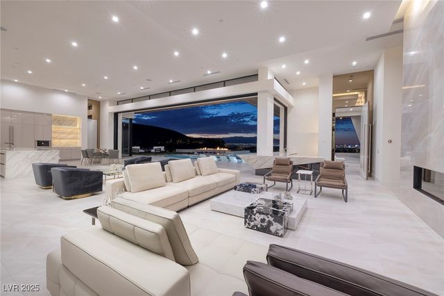 19 Boulderback Drive, Henderson, NV 89012