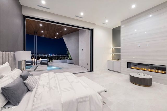 19 Boulderback Drive, Henderson, NV 89012