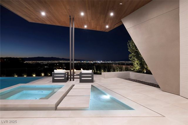 19 Boulderback Drive, Henderson, NV 89012