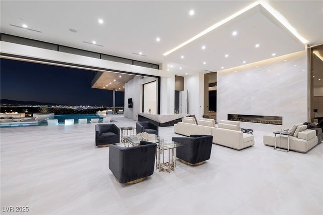 19 Boulderback Drive, Henderson, NV 89012