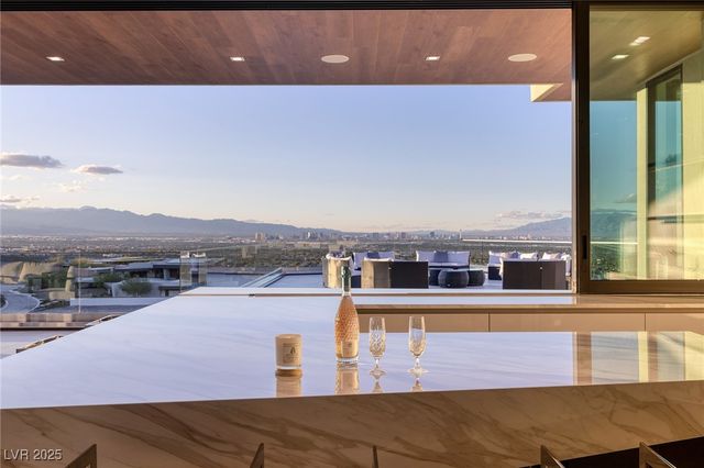 19 Boulderback Drive, Henderson, NV 89012