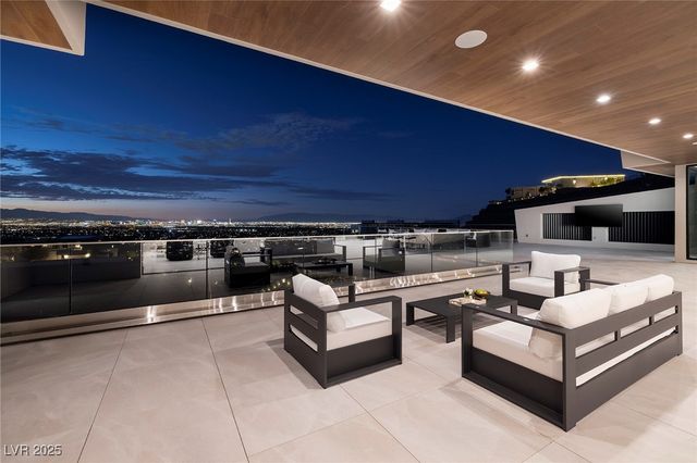 19 Boulderback Drive, Henderson, NV 89012