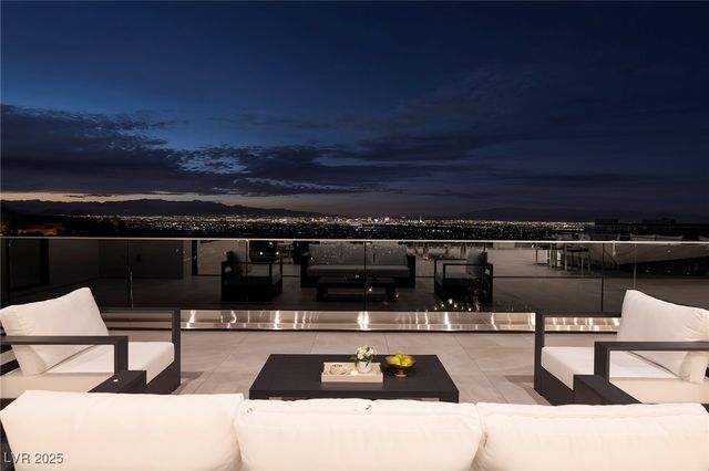 19 Boulderback Drive, Henderson, NV 89012