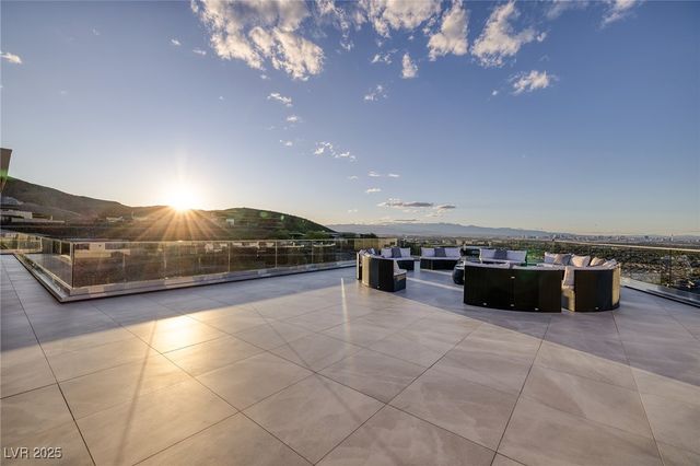 19 Boulderback Drive, Henderson, NV 89012