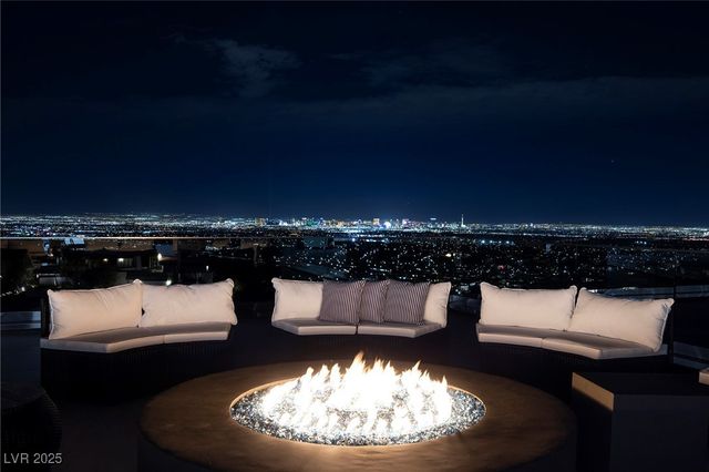 19 Boulderback Drive, Henderson, NV 89012