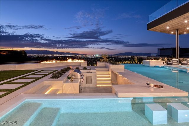 19 Boulderback Drive, Henderson, NV 89012