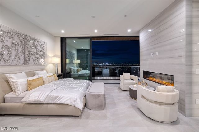 19 Boulderback Drive, Henderson, NV 89012