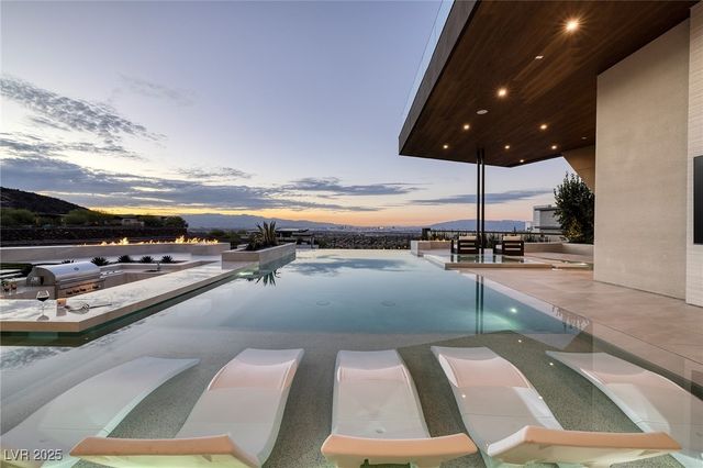 19 Boulderback Drive, Henderson, NV 89012