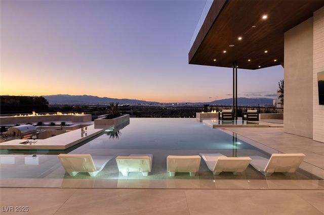 19 Boulderback Drive, Henderson, NV 89012