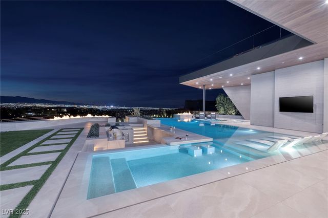 19 Boulderback Drive, Henderson, NV 89012