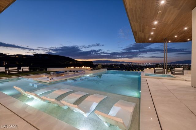 19 Boulderback Drive, Henderson, NV 89012