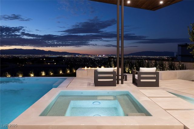 19 Boulderback Drive, Henderson, NV 89012