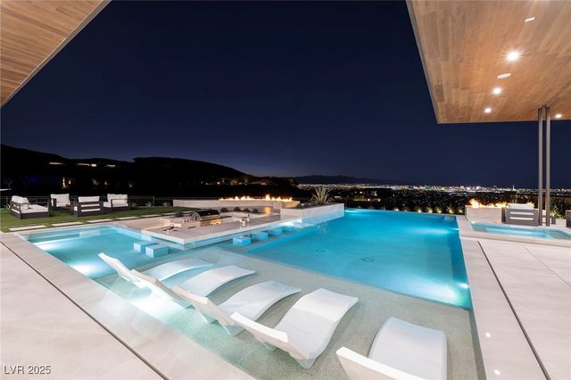 19 Boulderback Drive, Henderson, NV 89012