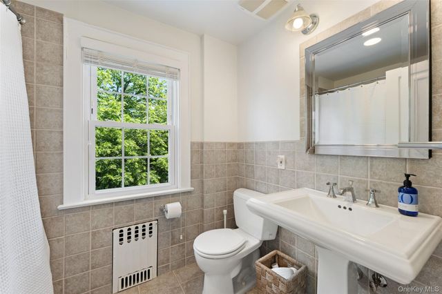 25 Pinebrook Road, New Rochelle, NY 10801