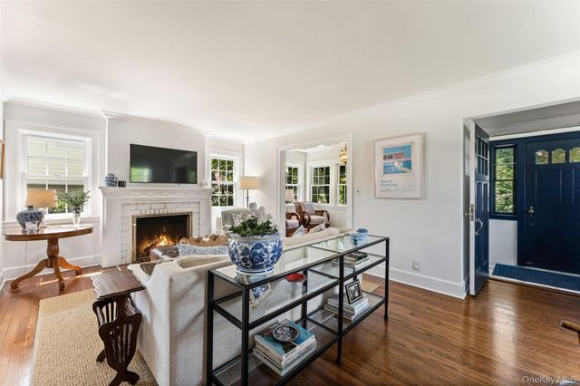 25 Pinebrook Road, New Rochelle, NY 10801