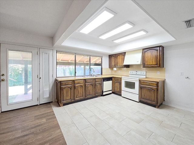 2623 Crestmoor Court, Arlington, TX 76016