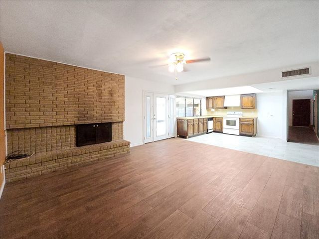 2623 Crestmoor Court, Arlington, TX 76016