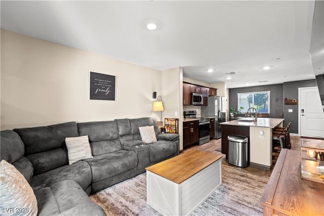 12280 Golden Wreath Road 3, Las Vegas, NV 89183