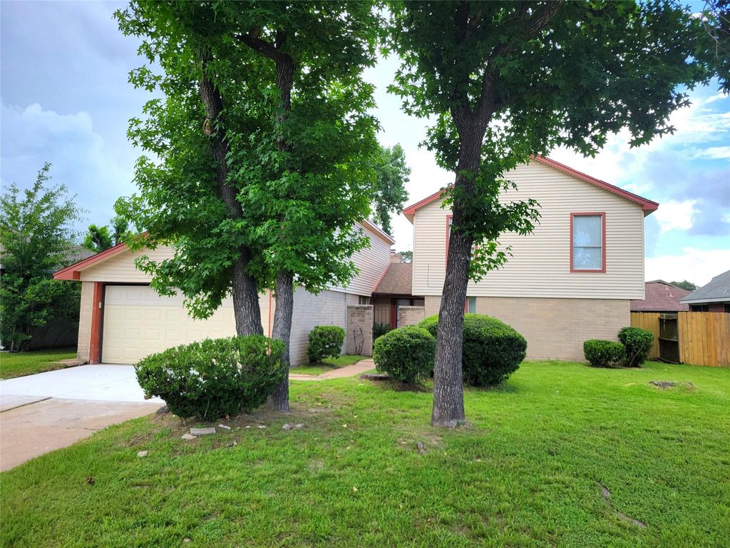 12811 Stillington Drive, Houston, TX 77015