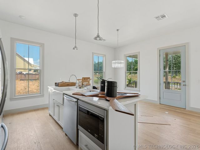 38 Hill Street A, Carlton Landing, OK 74432