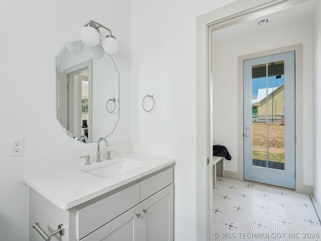 38 Hill Street A, Carlton Landing, OK 74432