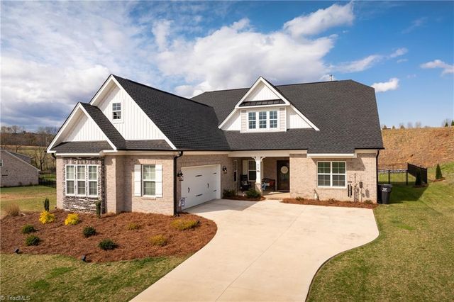 317 Grandworth Way, King, NC 27021