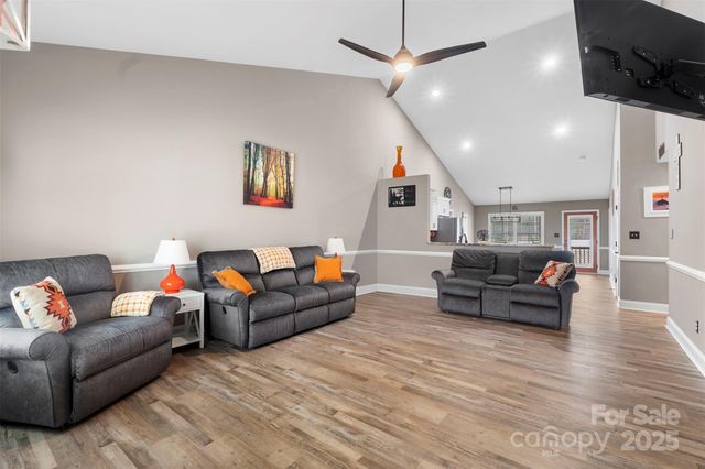 114 Brooke Ridge Drive, Thomasville, NC 27360