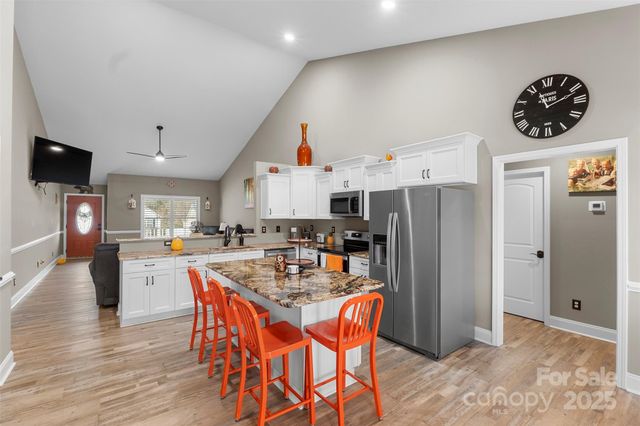 114 Brooke Ridge Drive, Thomasville, NC 27360