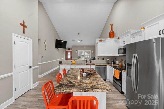 114 Brooke Ridge Drive, Thomasville, NC 27360