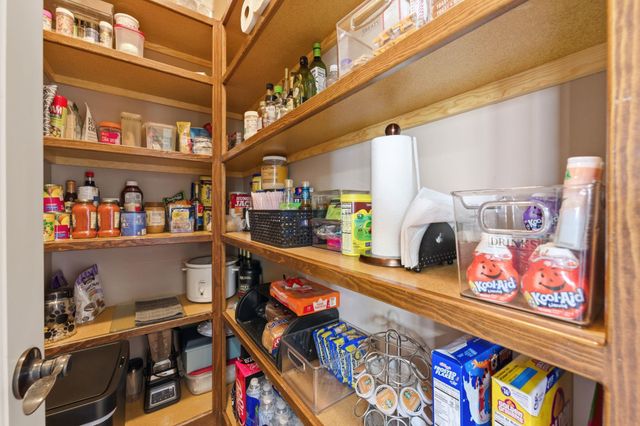 3335 N Flat Creek Cir, Wichita, KS 67205