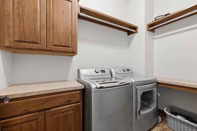 3335 N Flat Creek Cir, Wichita, KS 67205