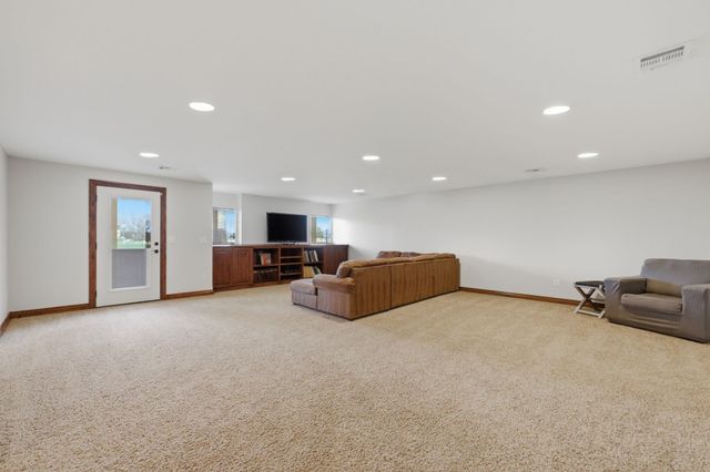 3335 N Flat Creek Cir, Wichita, KS 67205