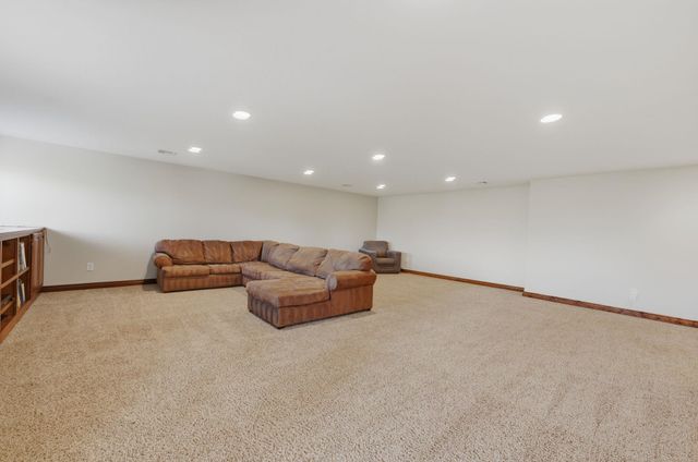 3335 N Flat Creek Cir, Wichita, KS 67205