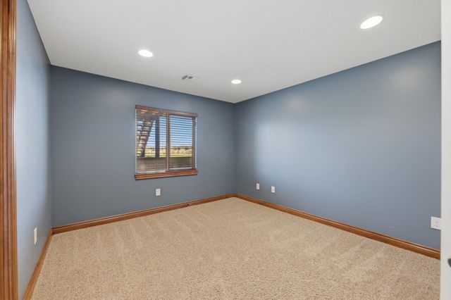 3335 N Flat Creek Cir, Wichita, KS 67205