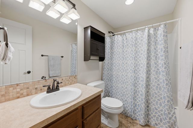 3335 N Flat Creek Cir, Wichita, KS 67205