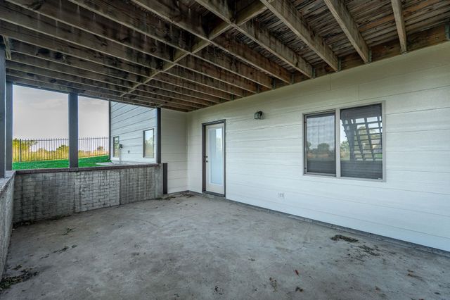 3335 N Flat Creek Cir, Wichita, KS 67205