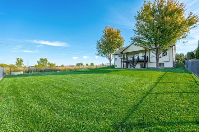 3335 N Flat Creek Cir, Wichita, KS 67205