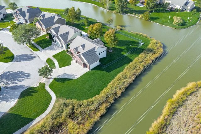 3335 N Flat Creek Cir, Wichita, KS 67205