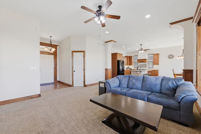 3335 N Flat Creek Cir, Wichita, KS 67205