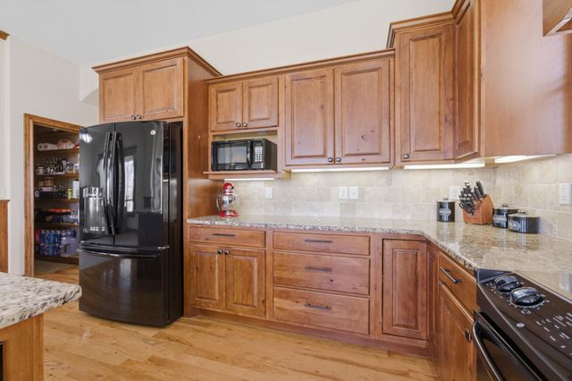 3335 N Flat Creek Cir, Wichita, KS 67205