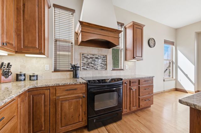 3335 N Flat Creek Cir, Wichita, KS 67205