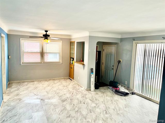 22130 Kenosha Street S, Oak Park, MI 48237