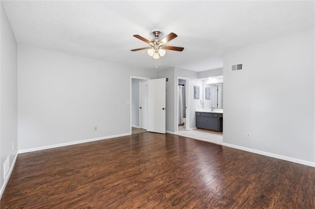 10583 Long Street, Lenexa, KS 66215