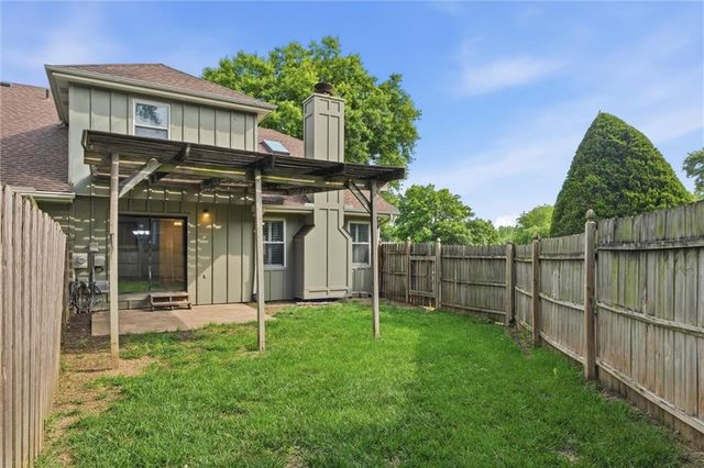 10583 Long Street, Lenexa, KS 66215